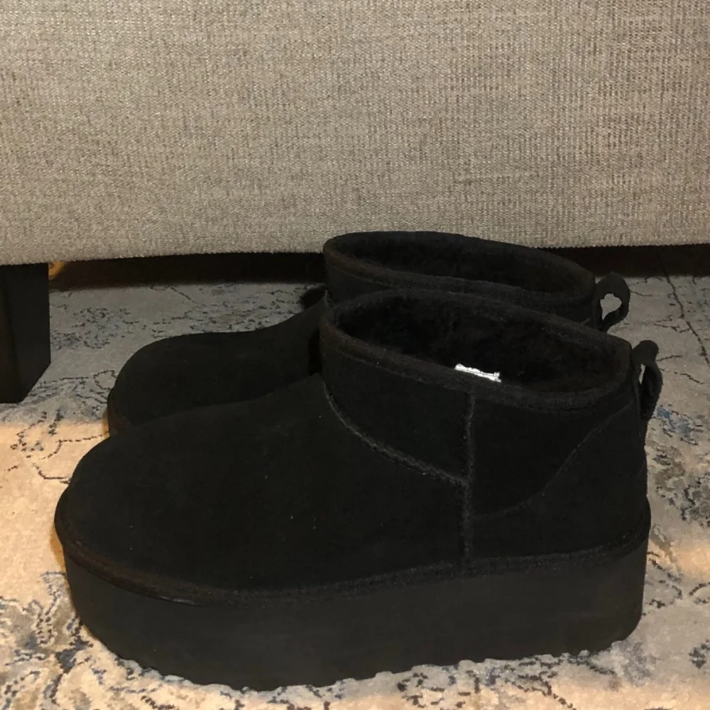 UGG Classic Mini Platform Boots In Black